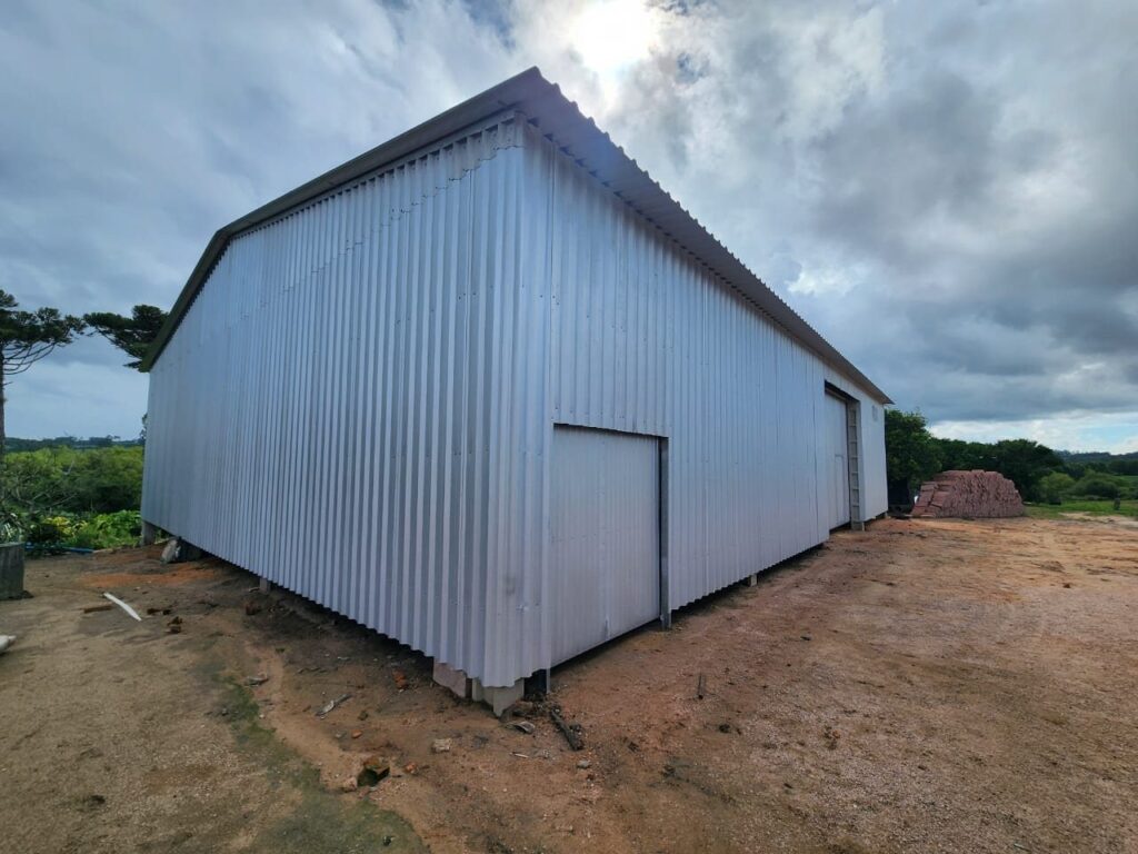 Pavilhão fechado entregue