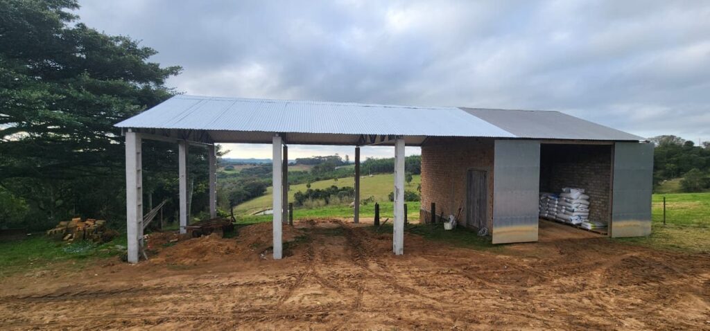 Pavilhão misto aberto e fechado