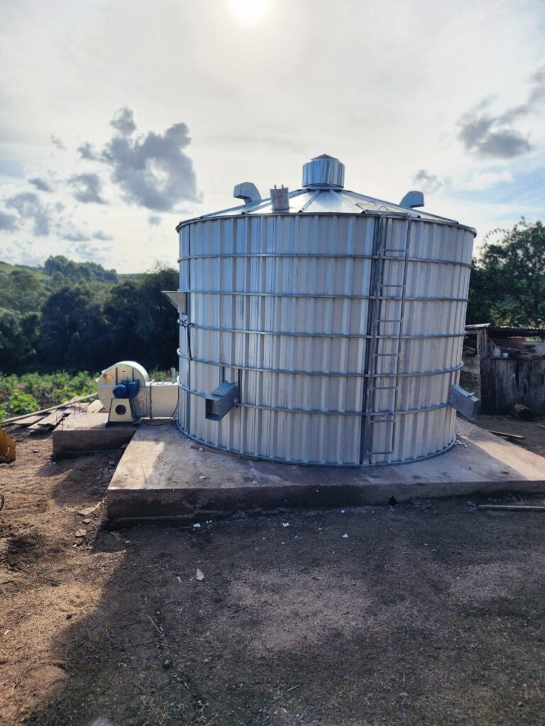 Silo sobre base de concreto